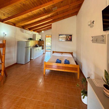 Guesthouse Rondo Himare Exterior foto