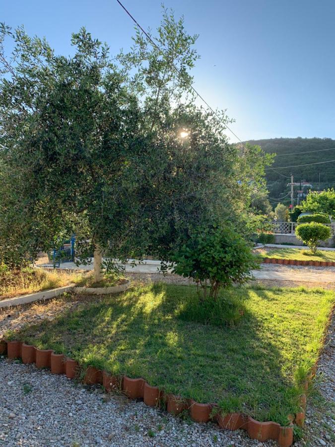 Guesthouse Rondo Himare Exterior foto