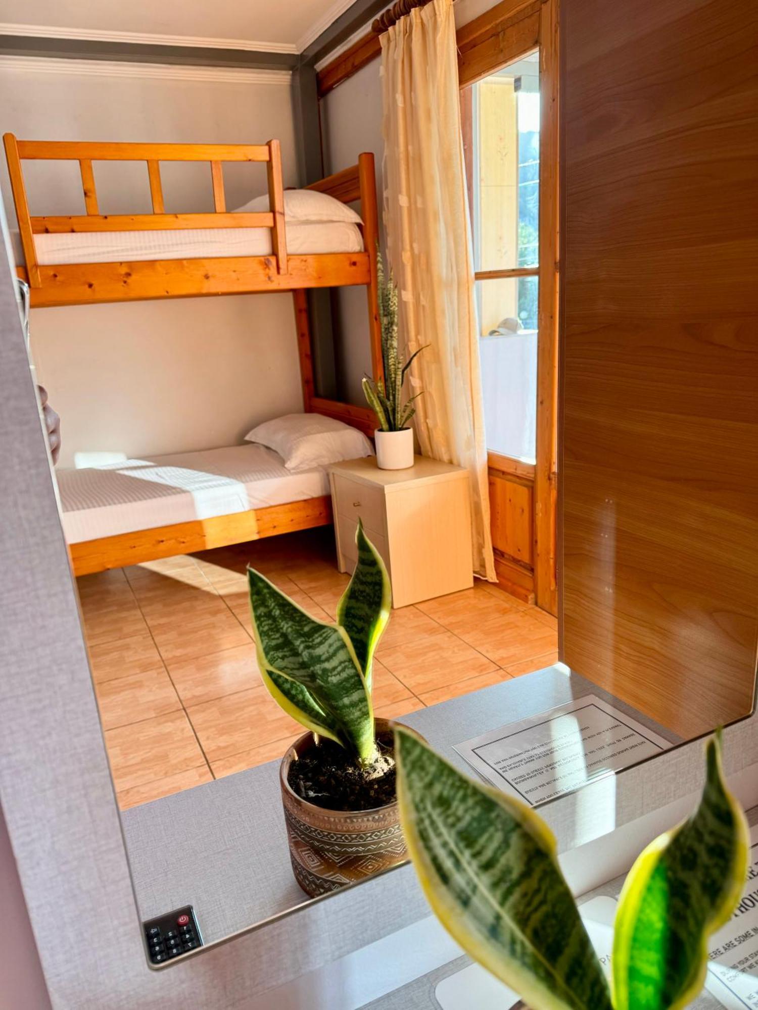 Guesthouse Rondo Himare Exterior foto