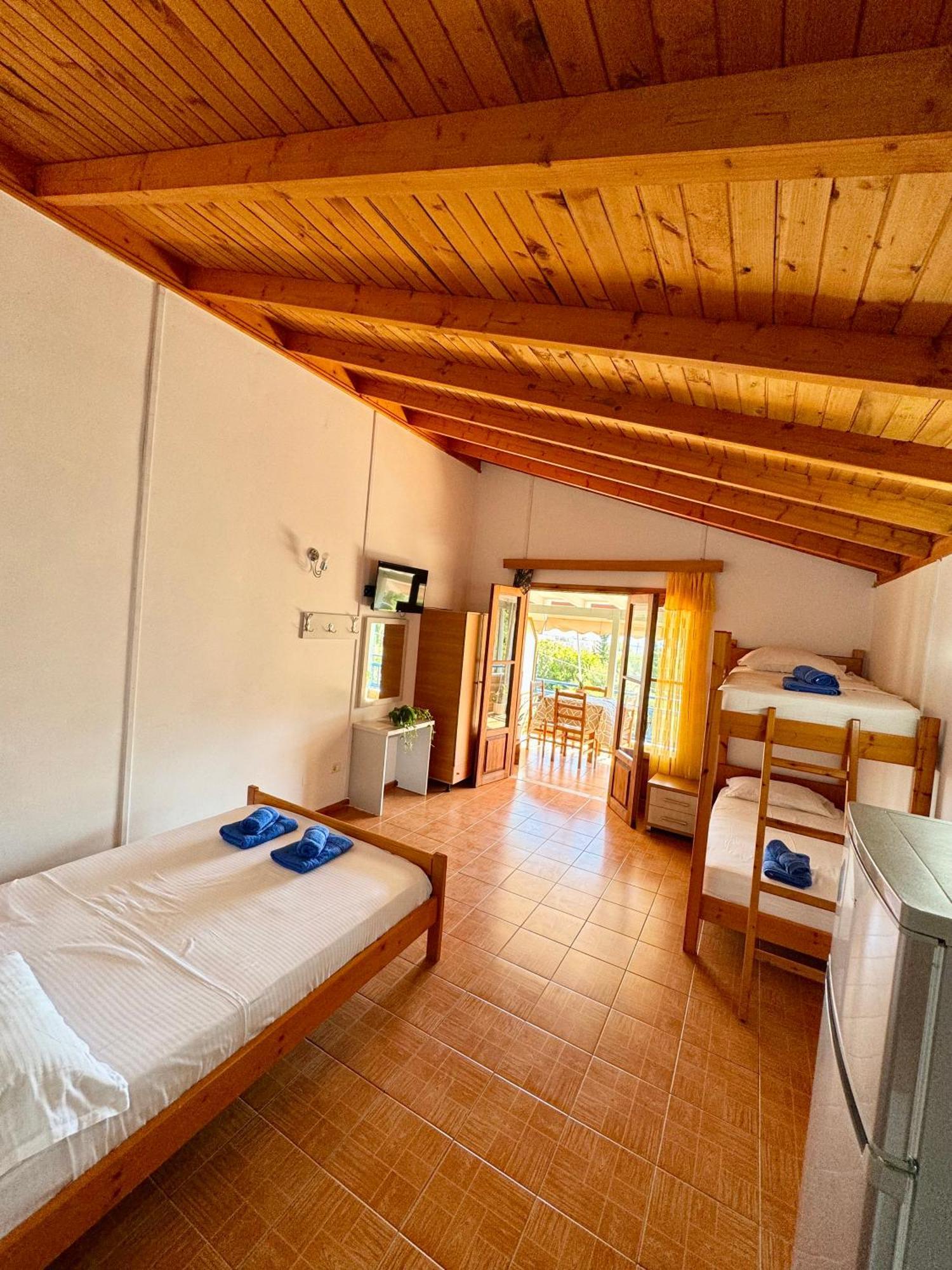 Guesthouse Rondo Himare Exterior foto