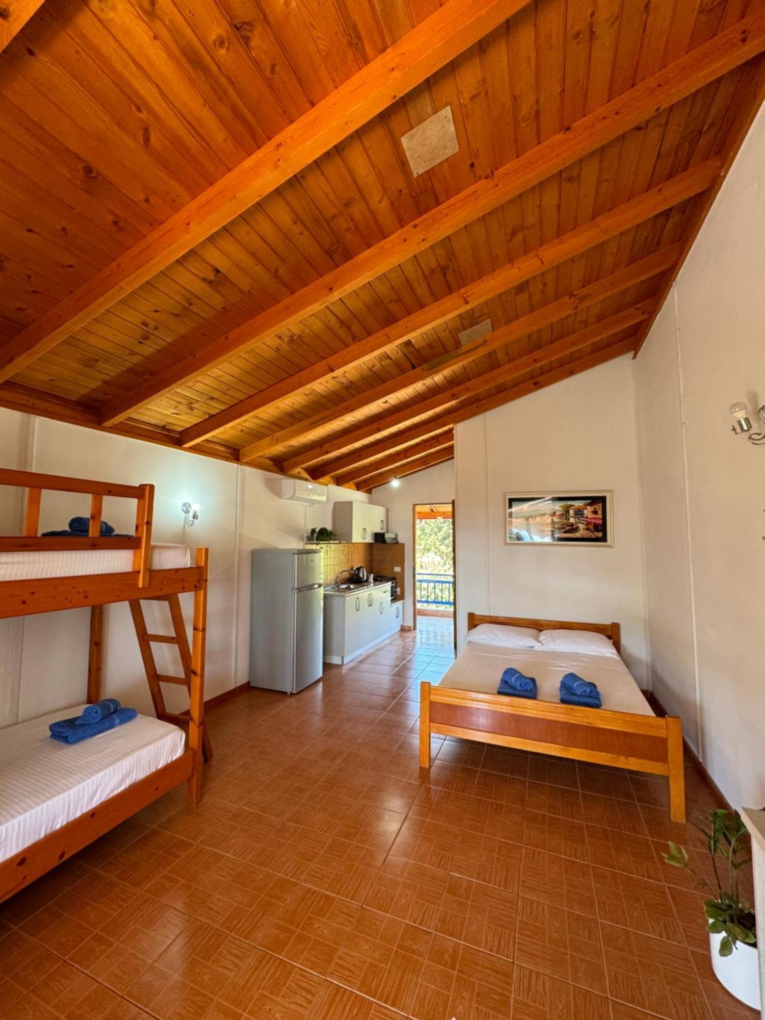 Guesthouse Rondo Himare Exterior foto
