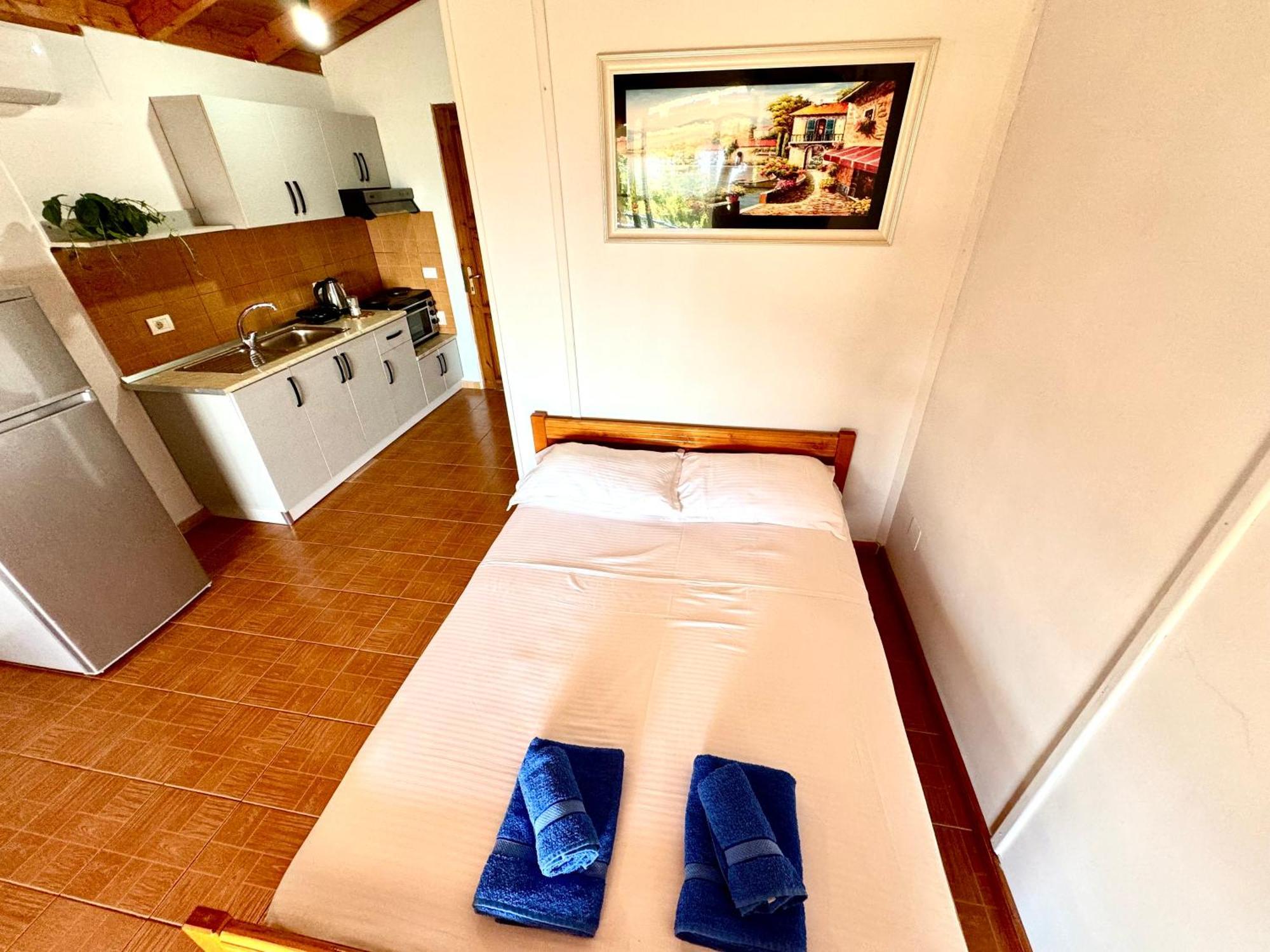 Guesthouse Rondo Himare Exterior foto
