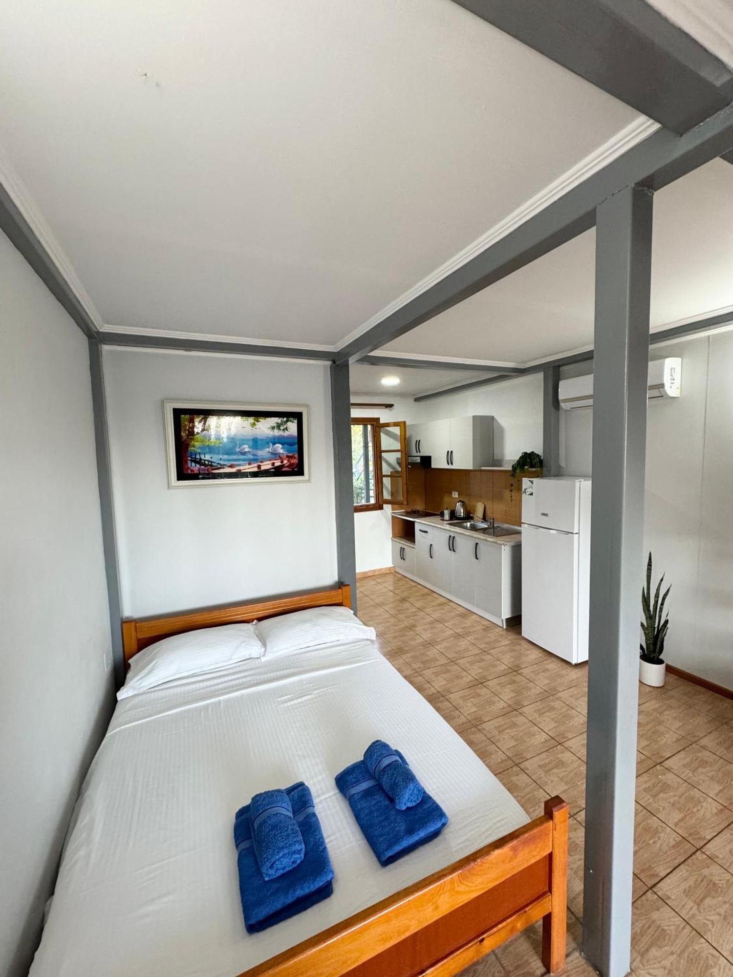 Guesthouse Rondo Himare Exterior foto
