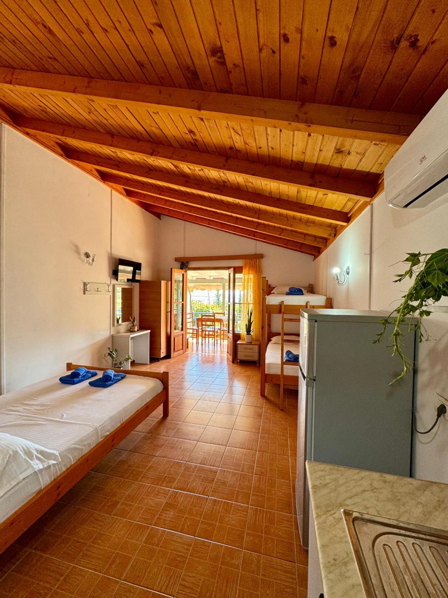 Guesthouse Rondo Himare Exterior foto