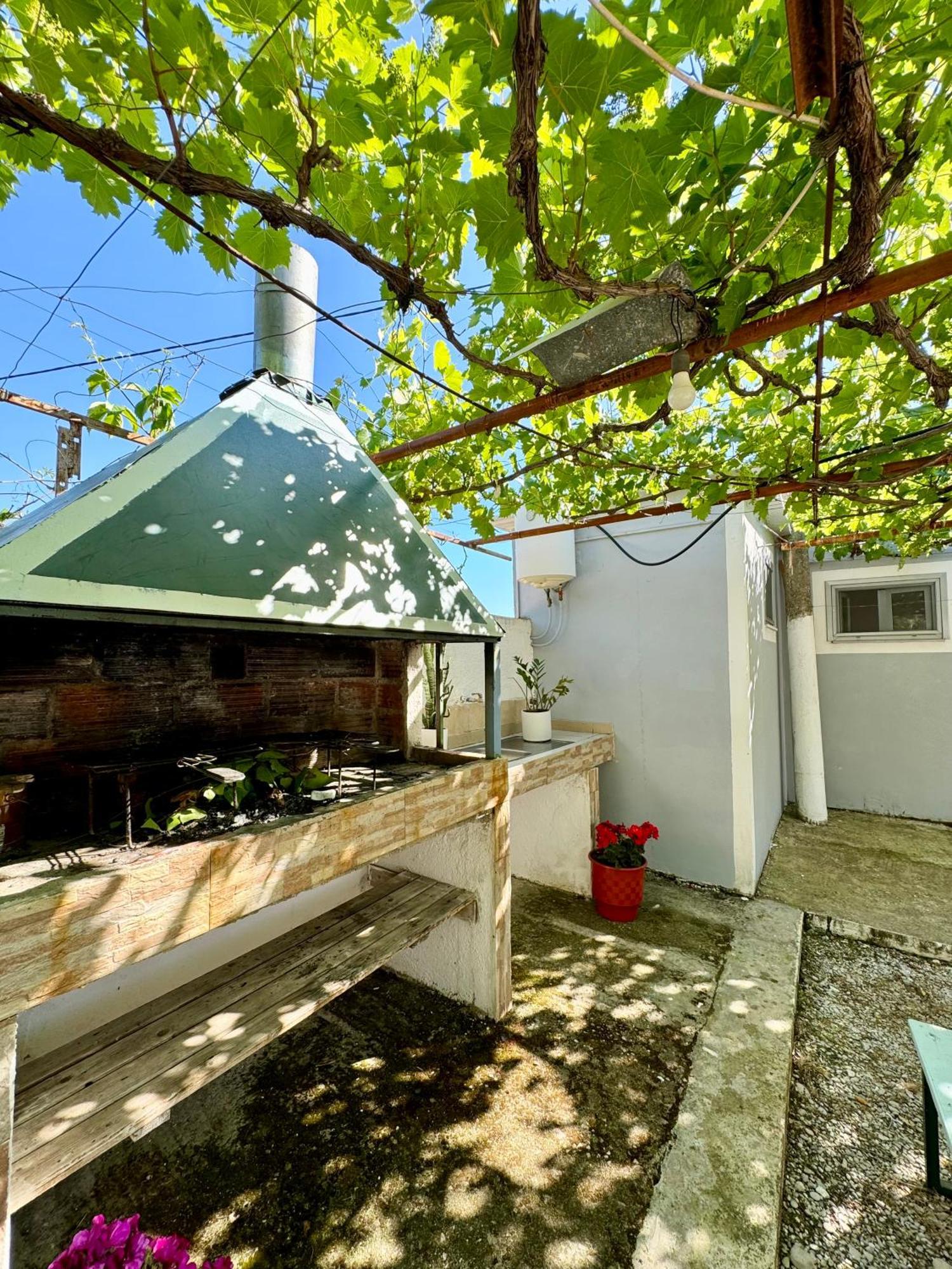 Guesthouse Rondo Himare Exterior foto