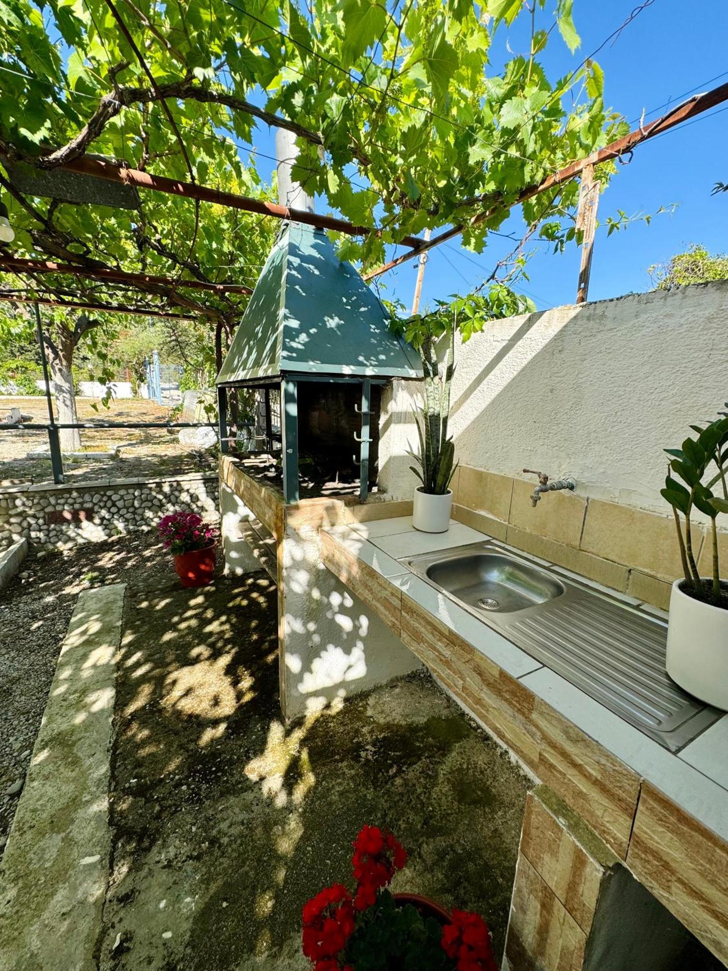 Guesthouse Rondo Himare Exterior foto