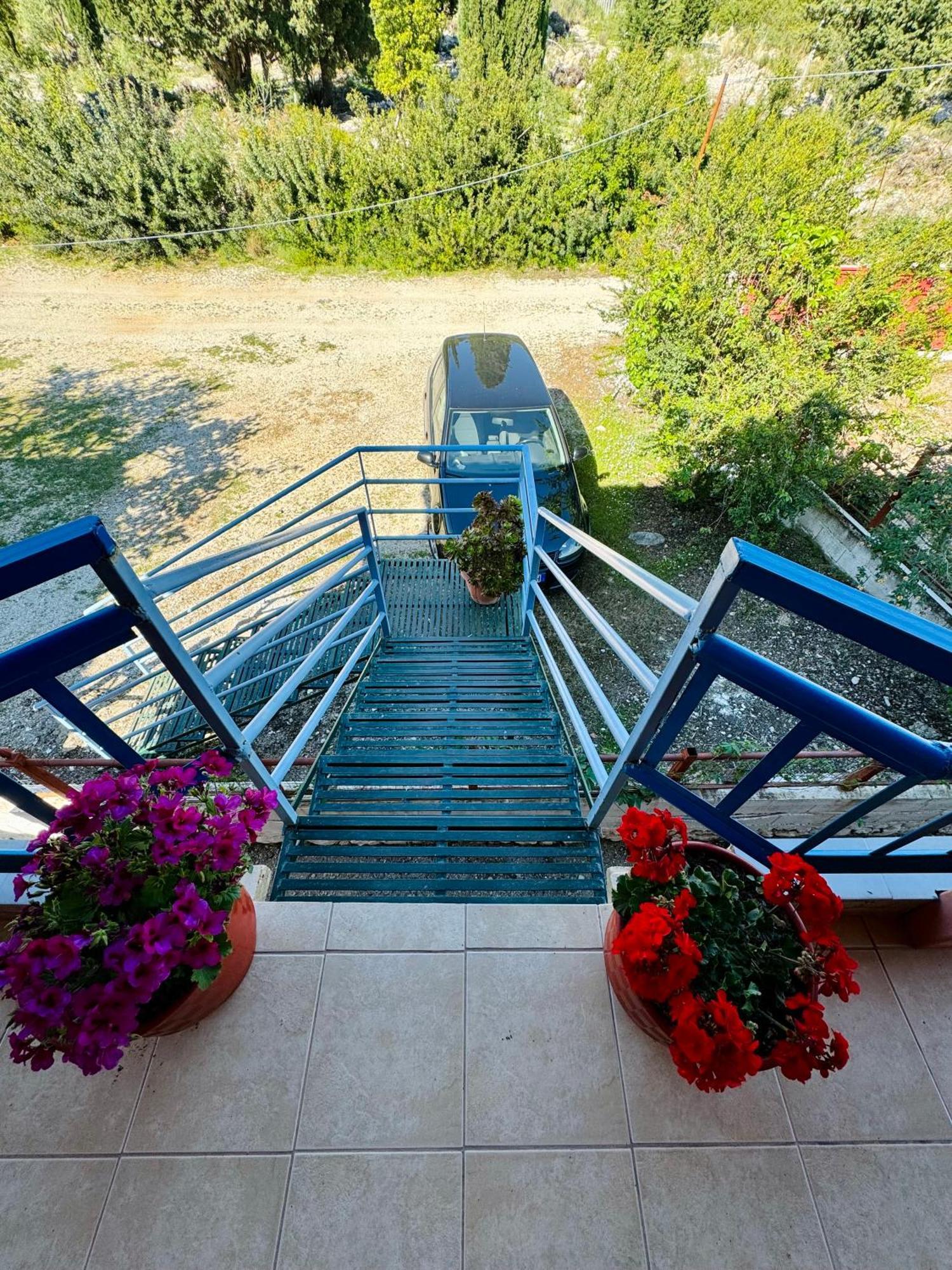 Guesthouse Rondo Himare Exterior foto