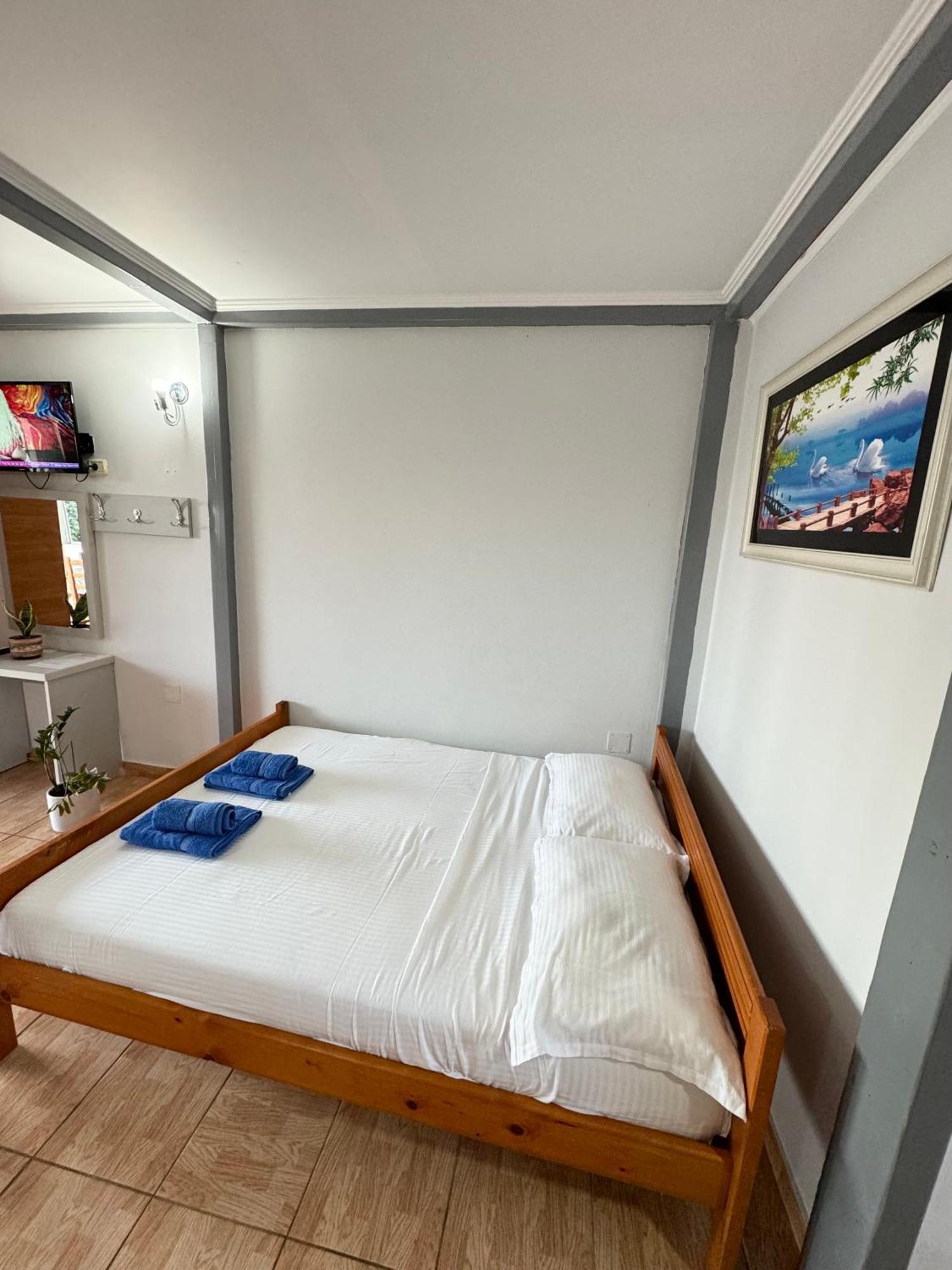 Guesthouse Rondo Himare Exterior foto