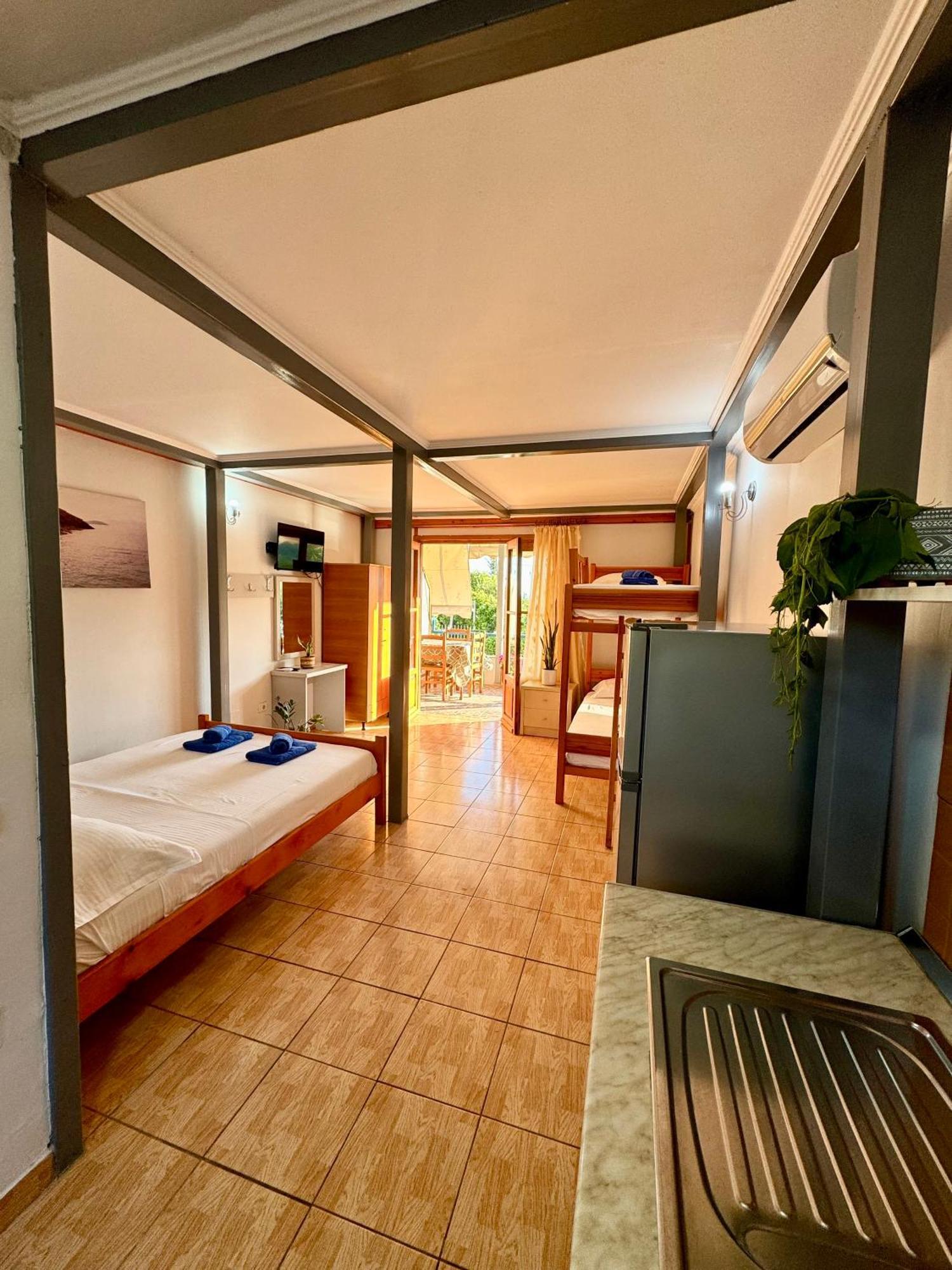 Guesthouse Rondo Himare Exterior foto