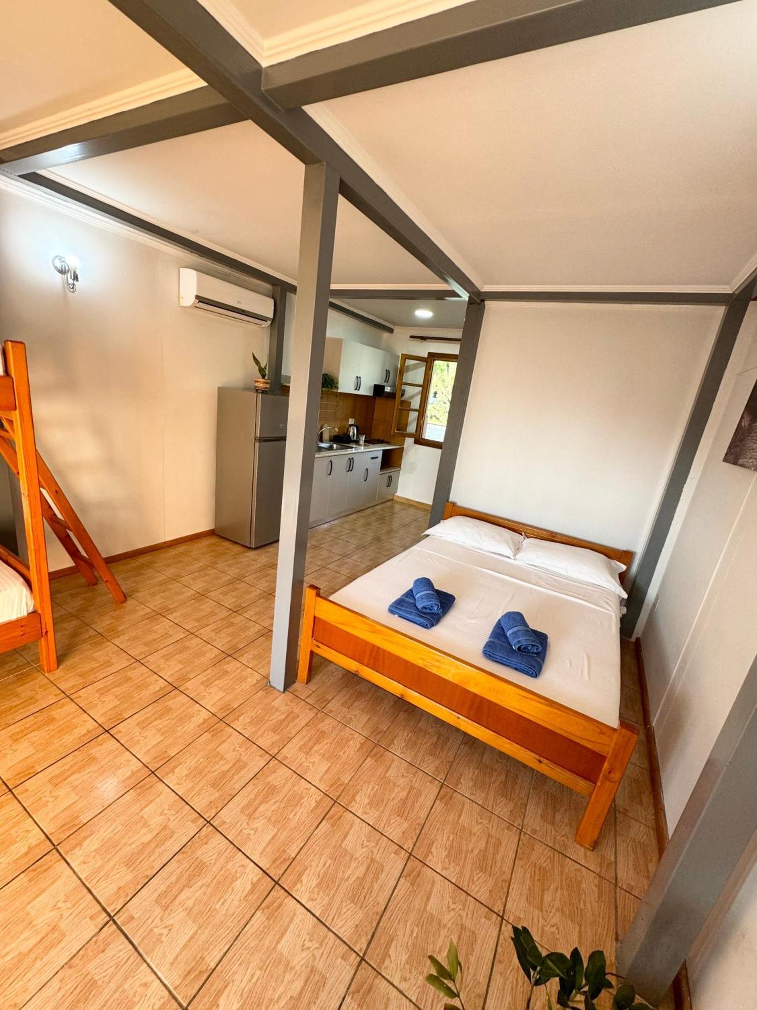 Guesthouse Rondo Himare Exterior foto