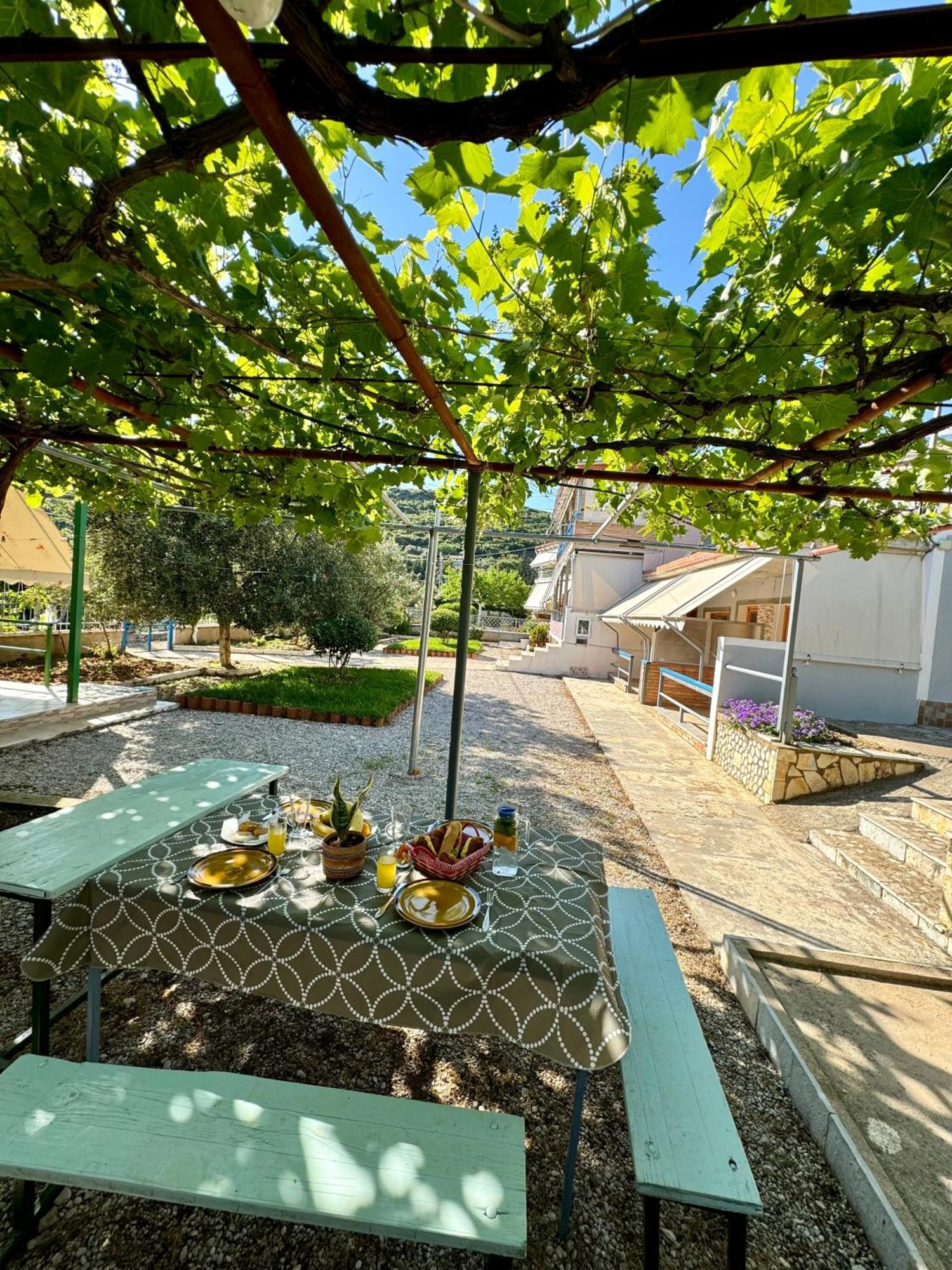 Guesthouse Rondo Himare Exterior foto