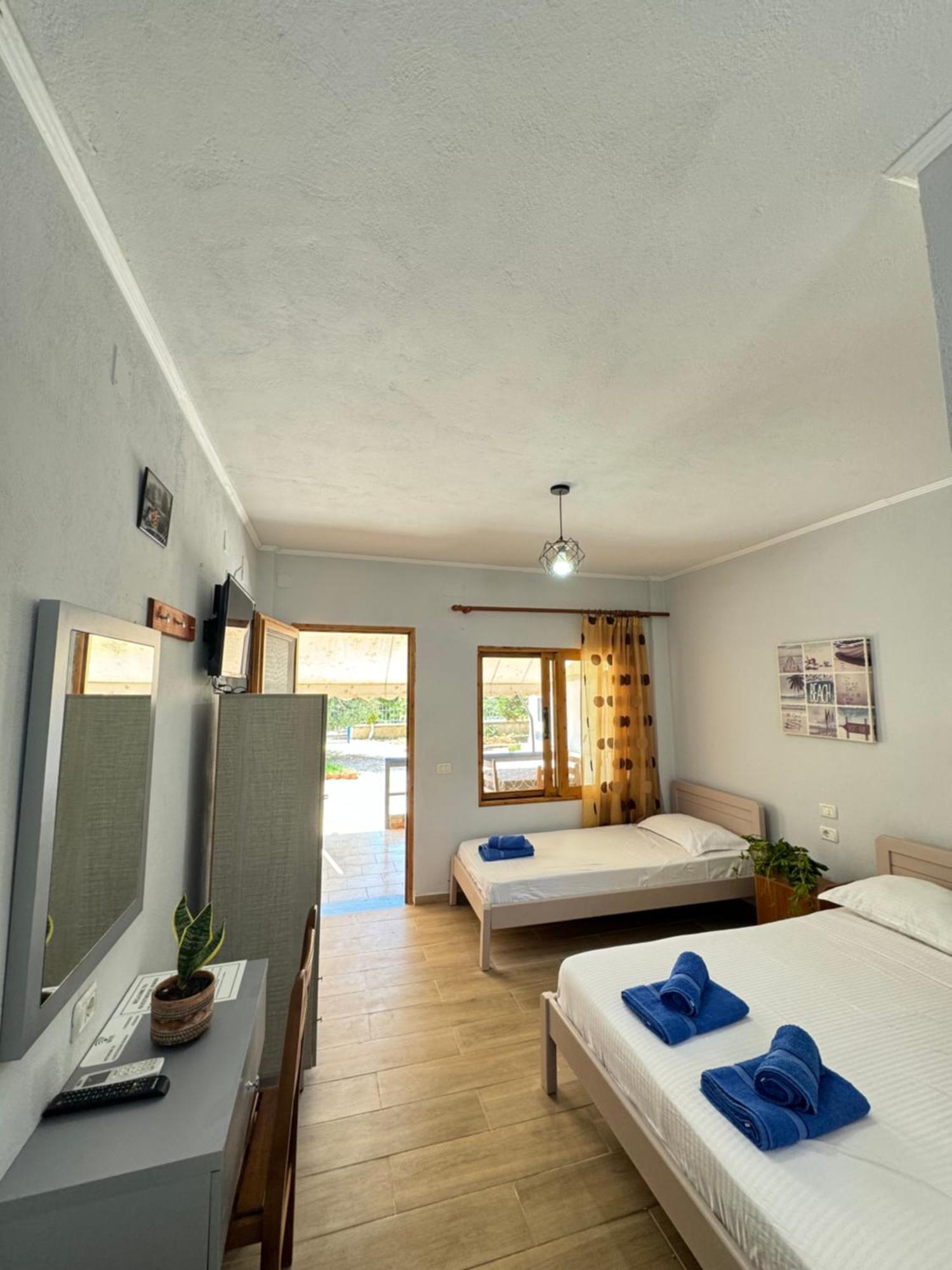 Guesthouse Rondo Himare Exterior foto