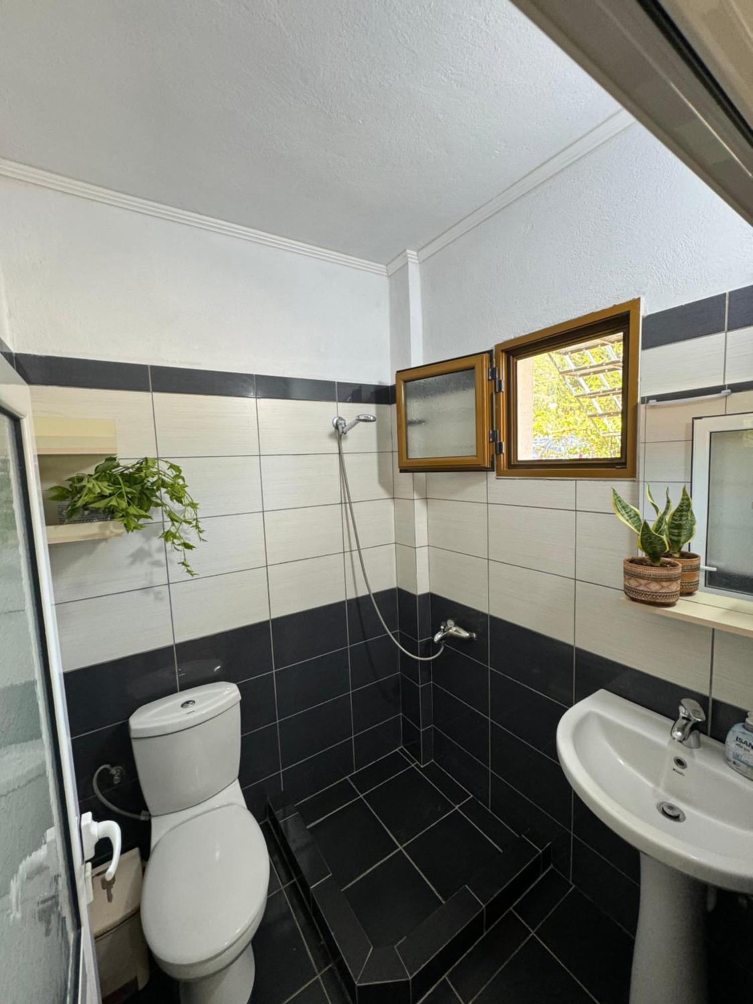Guesthouse Rondo Himare Exterior foto