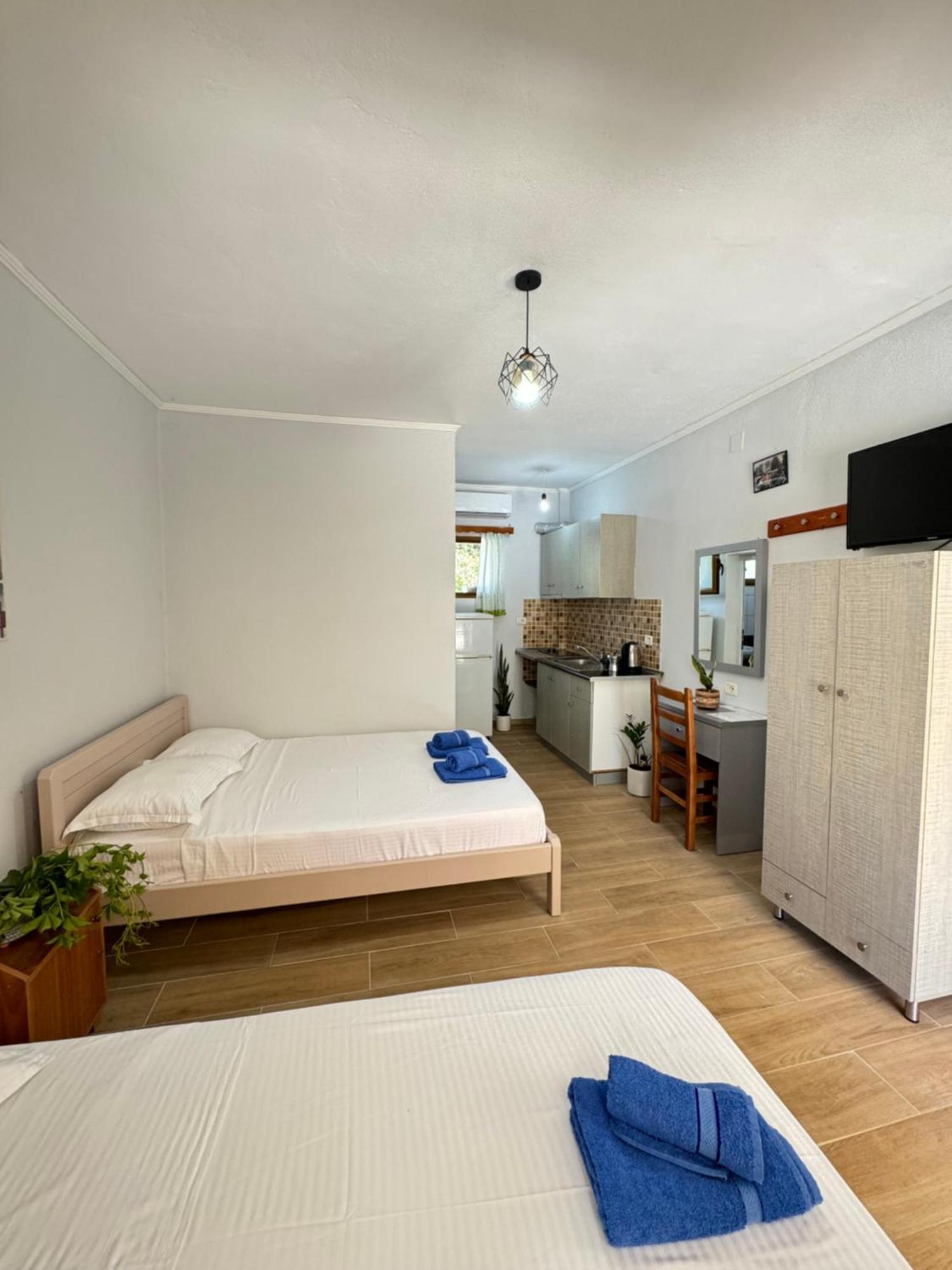 Guesthouse Rondo Himare Exterior foto