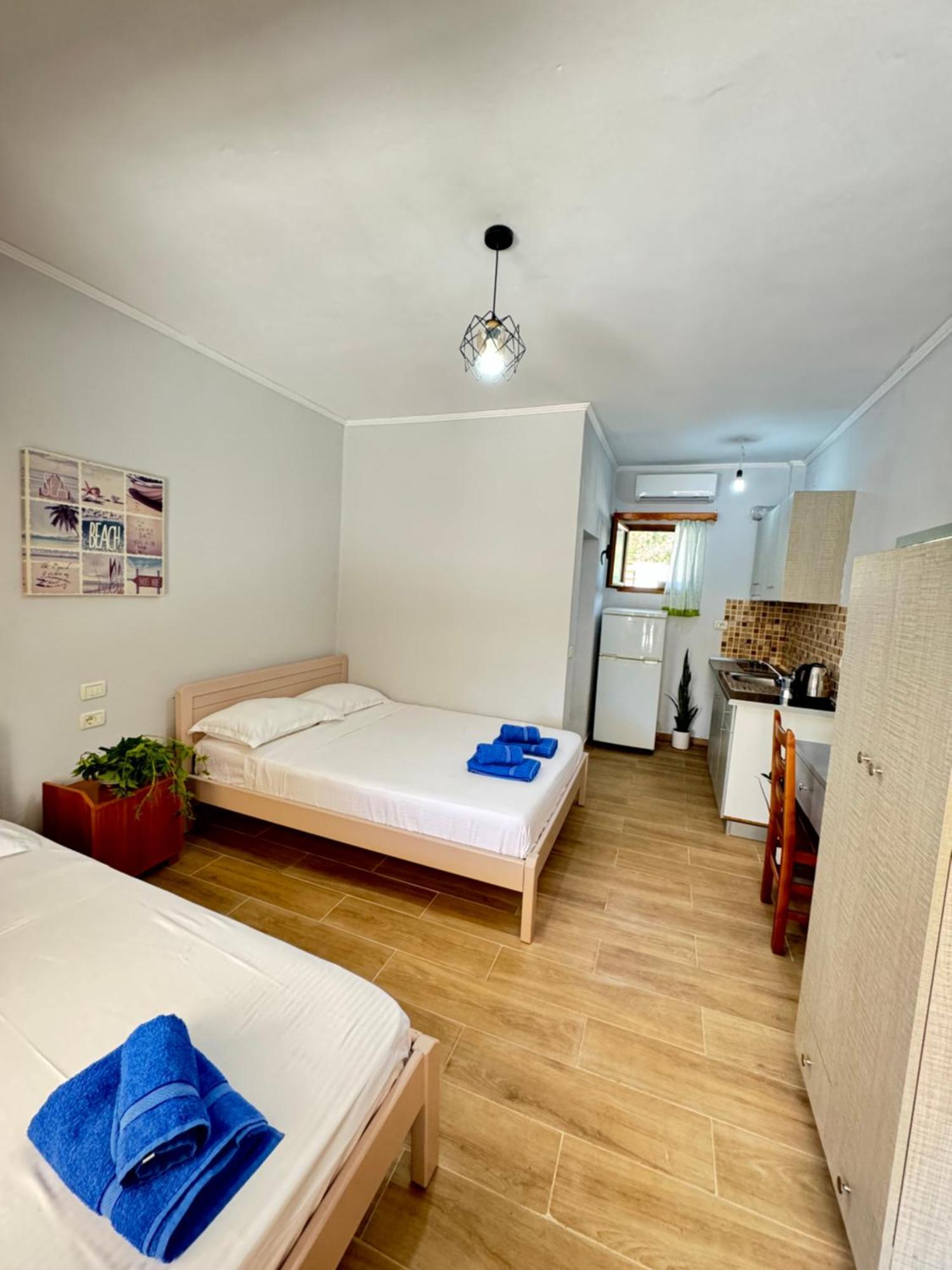 Guesthouse Rondo Himare Exterior foto