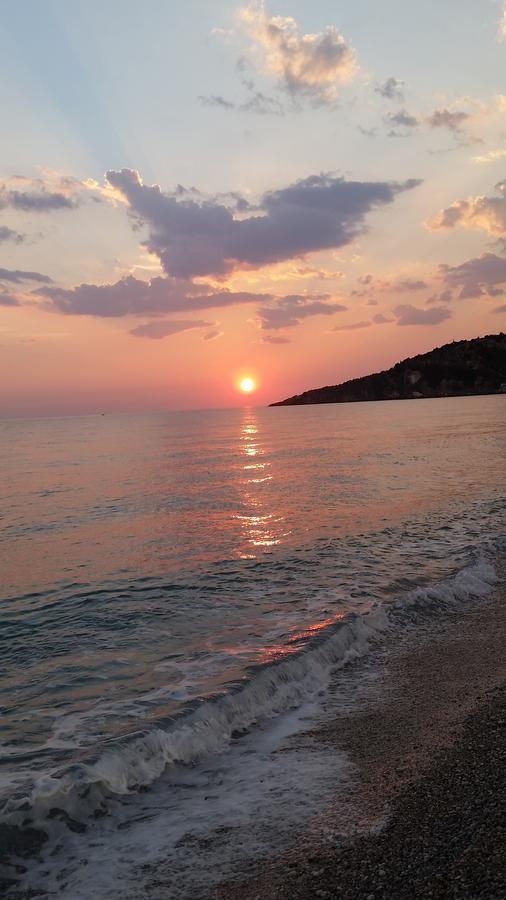 Guesthouse Rondo Himare Exterior foto